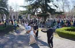 Se celebró el Día Mundial del Folklore en la Plaza Ruiz de Arellano